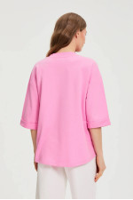 ΓΥΝΑΙΚΕΙΟ ΜΠΛΟΥΖΑ ΜΕ V ΛΑΙΜΟΚΟΨΗ ΣΕ ΡΟΖ ΧΡΩΜΑ 