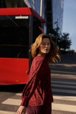 ΚΟΚΚΙΝΟ ΠΟΥΚΑΜΙΣΟ ΜΕ FIORAI ΣΧΕΔΙΟ