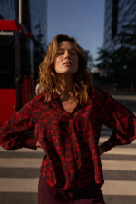 ΚΟΚΚΙΝΟ ΠΟΥΚΑΜΙΣΟ ΜΕ FIORAI ΣΧΕΔΙΟ