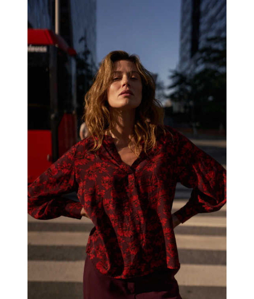 ΚΟΚΚΙΝΟ ΠΟΥΚΑΜΙΣΟ ΜΕ FIORAI ΣΧΕΔΙΟ