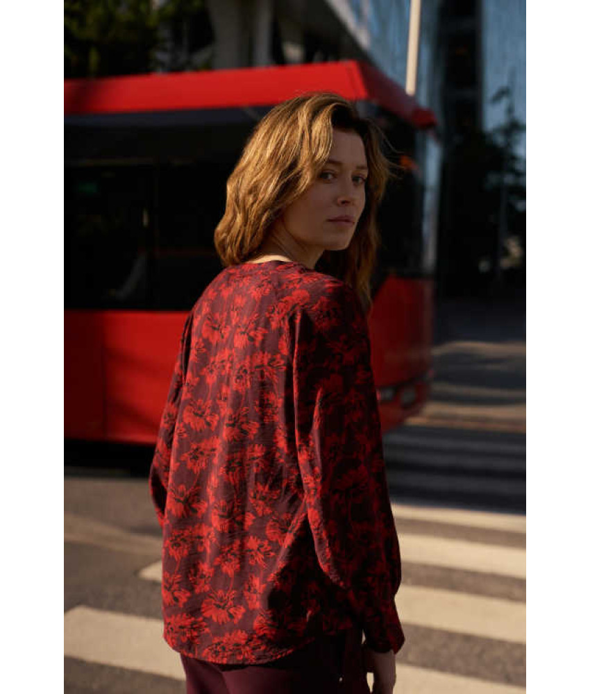 ΚΟΚΚΙΝΟ ΠΟΥΚΑΜΙΣΟ ΜΕ FIORAI ΣΧΕΔΙΟ